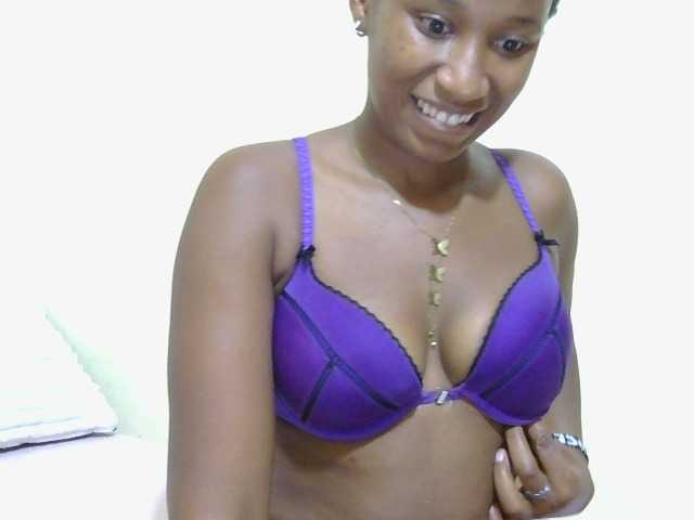 Queendircie live cam on BongaCams