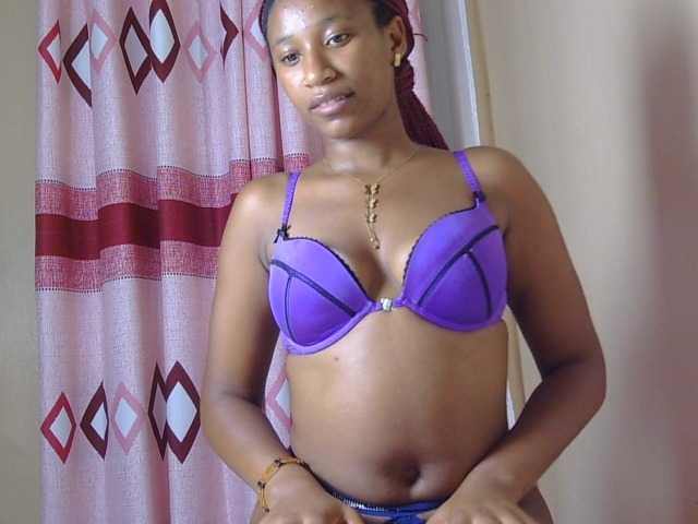 le modèle sunny_page est en webcam porno dans un show sur le site bongacams, il possède les tags suivants: Ebony,Redhead,Trimmed