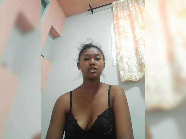 Lovellie live cam on BongaCams