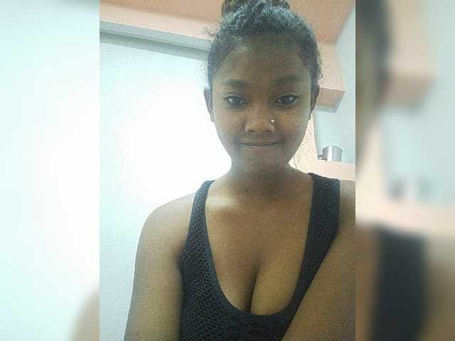 Lovellie live cam on BongaCams