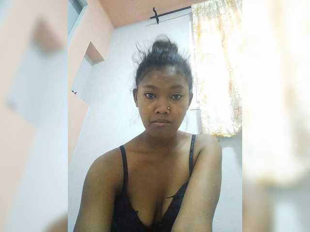 Lovellie live cam on BongaCams