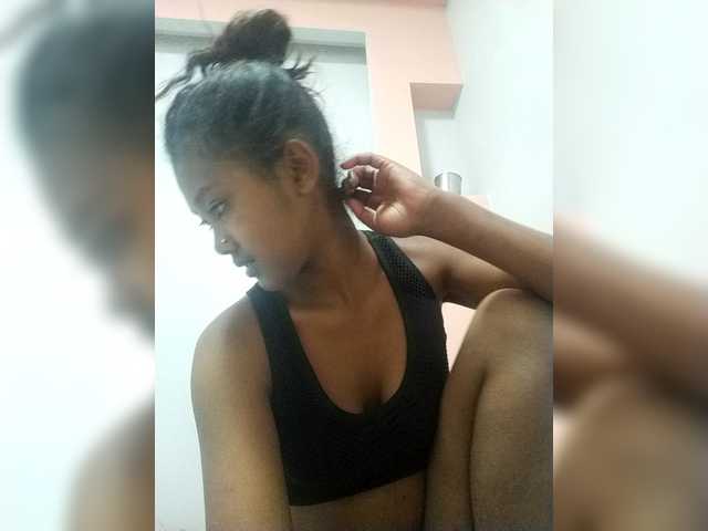 Lovellie live cam on BongaCams