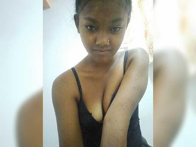 Lovellie live cam on BongaCams