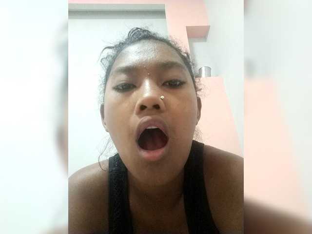 Lovellie live cam on BongaCams