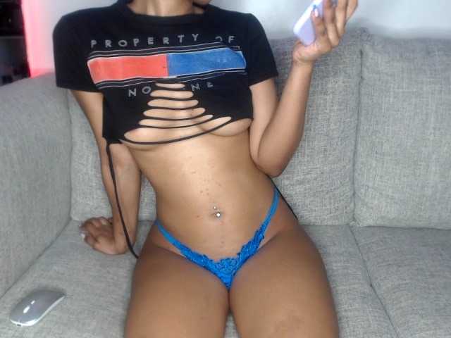 Cherrysheril live cam on BongaCams