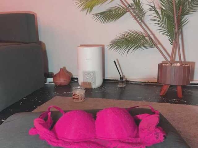 BlackValeri's BongaCams show and profile