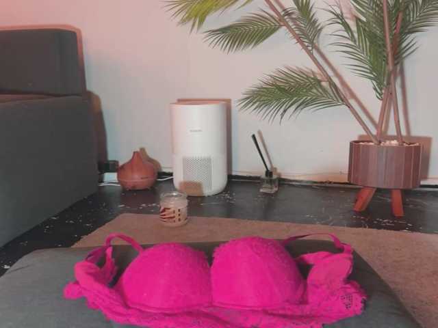 BlackValeri's BongaCams show and profile