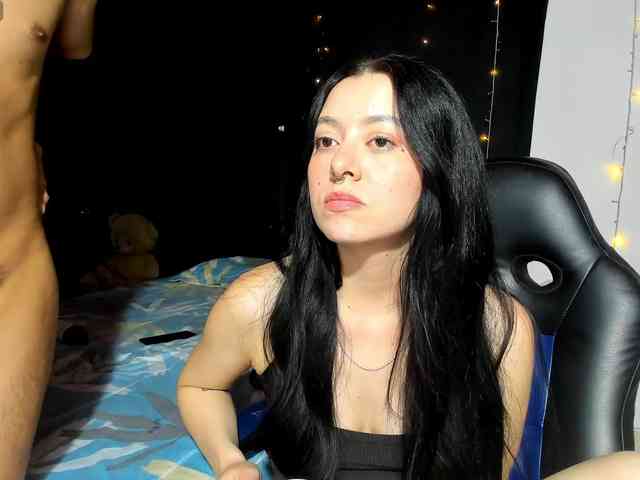 ethan-chloee Sex Cam Show