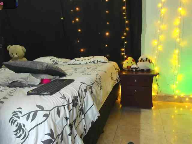 ethan-chloee's live room