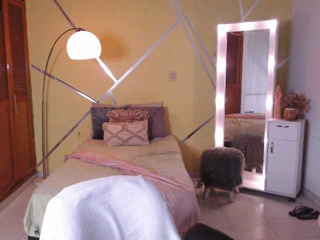 janapop's BongaCams show and profile