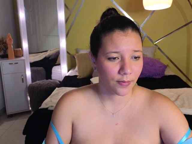 janapop Live Webcam on BongaCams