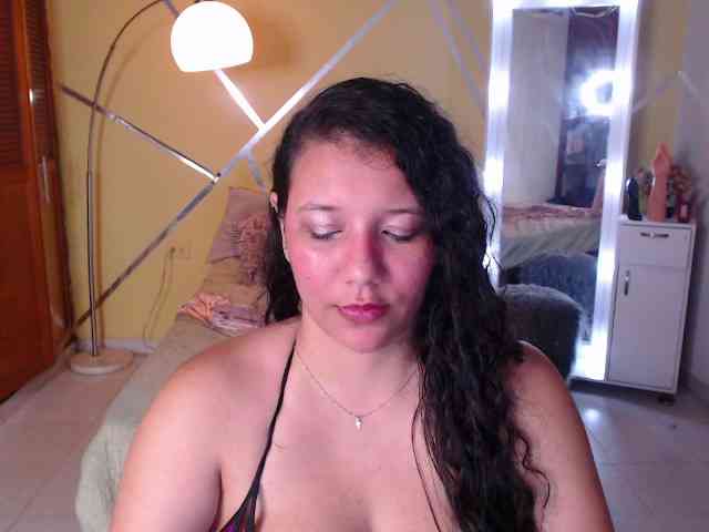 janapop Live Webcam on BongaCams