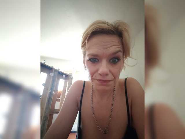 le modèle evittaellite1- est en webcam porno dans un show sur le site bongacams, il possède les tags suivants: White/Caucasian,Blonde,Shaved