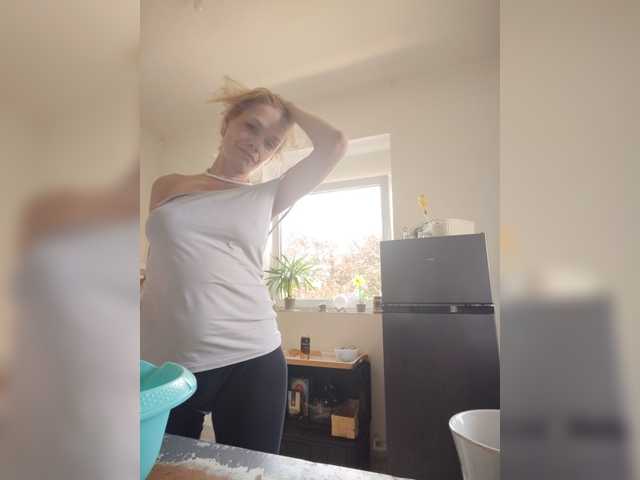 Evittaellite1-, 33 y/o - Live Cam on BongaCams