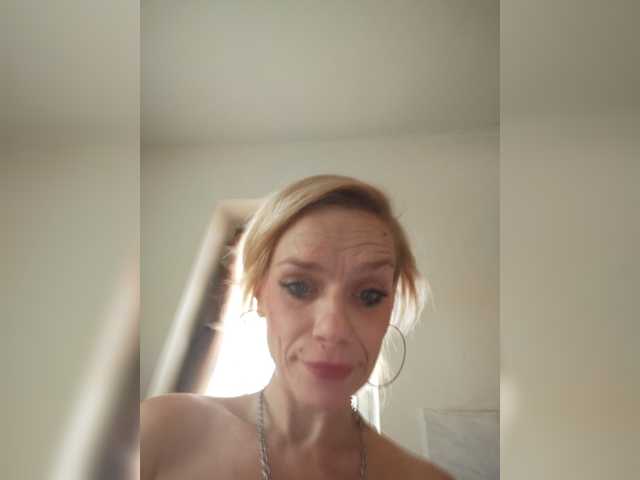 Evittaellite1 live cam