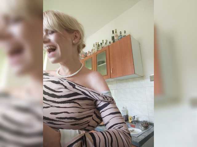 evittaellite1- live webcam show