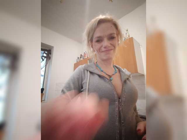 evittaellite1- live cam on BongaCams