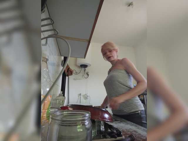 evittaellite1- live webcam show