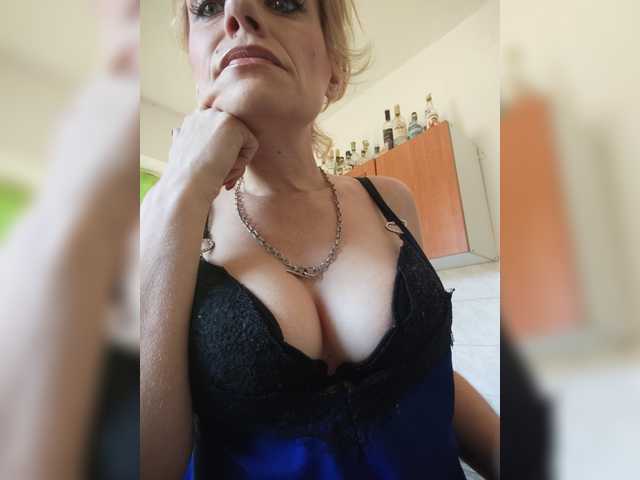 evittaellite1- live cam on BongaCams