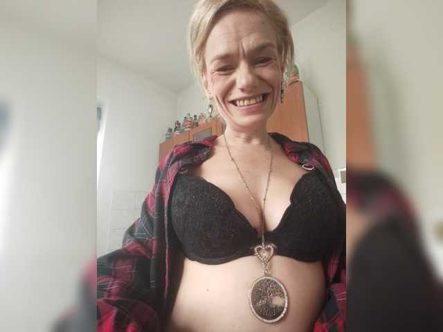 evittaellite1- live cam on BongaCams
