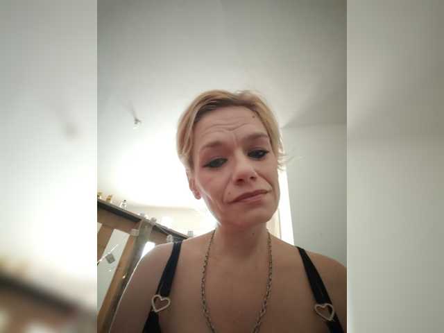 evittaellite1- live cam on BongaCams
