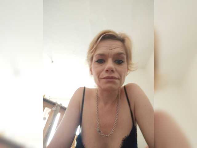 evittaellite1- live cam on BongaCams