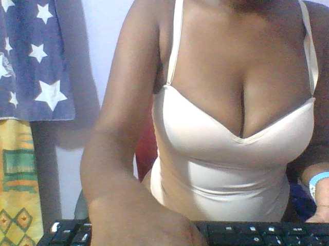 Sweet-petite live cam on BongaCams