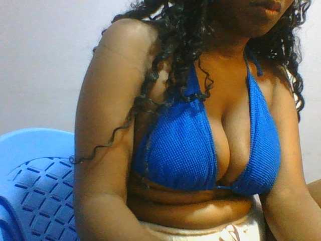 Sweet-petite live cam on BongaCams