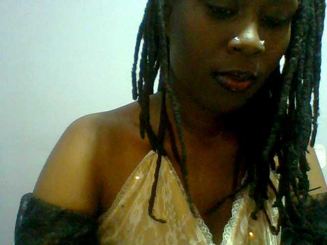 Sweet-petite live cam on BongaCams