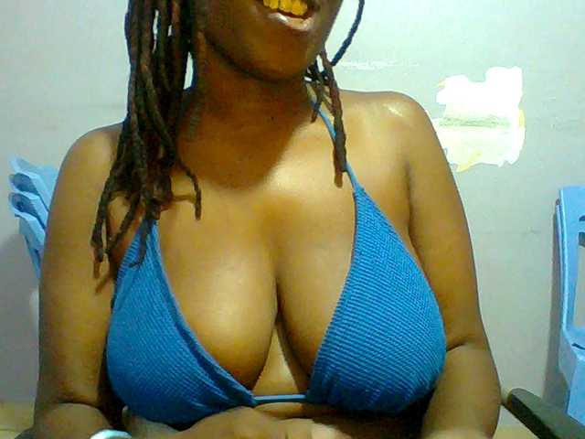 Sweet-petite live cam on BongaCams