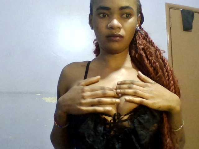 Sweet-petite live cam on BongaCams
