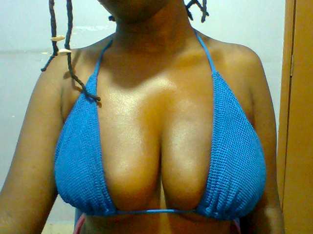 Sweet-petite live cam on BongaCams