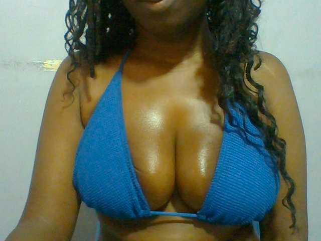 Sweet-petite live cam on BongaCams