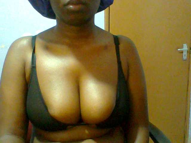Sweet-petite live cam on BongaCams