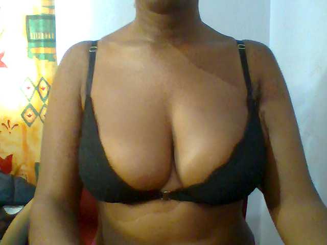 Sweet-petite live cam on BongaCams