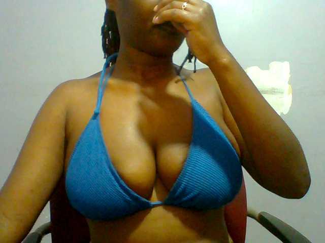 Sweet-petite live cam on BongaCams
