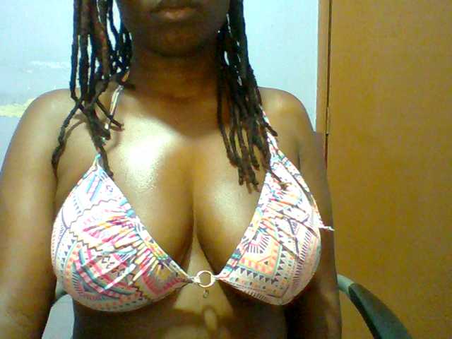 Sweet-petite live cam on BongaCams