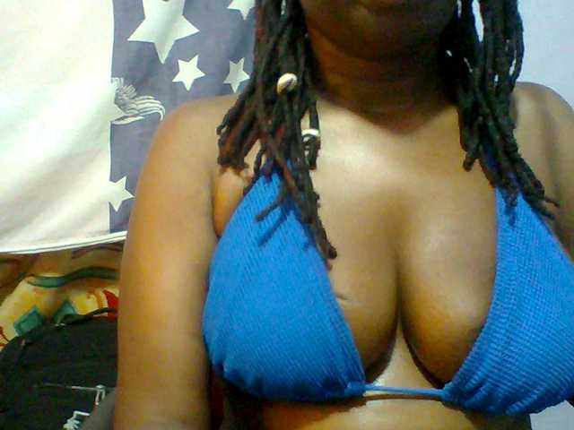 Sweet-petite live cam on BongaCams
