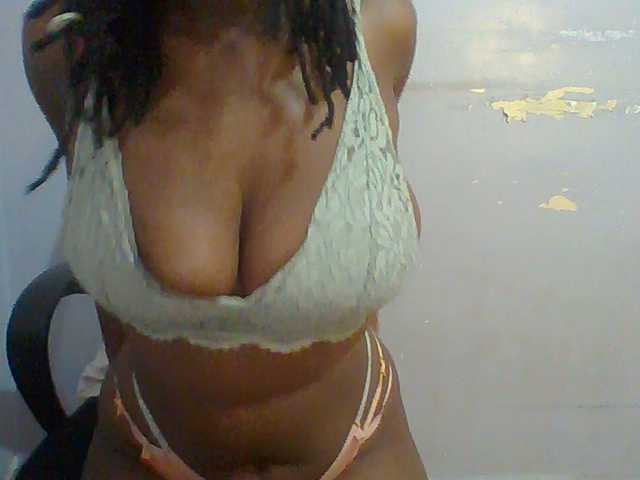 Sweet-petite live cam on BongaCams