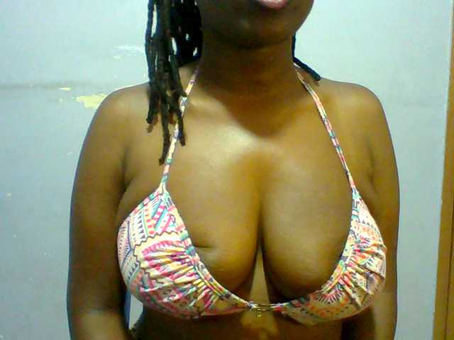 Sweet-petite live cam on BongaCams