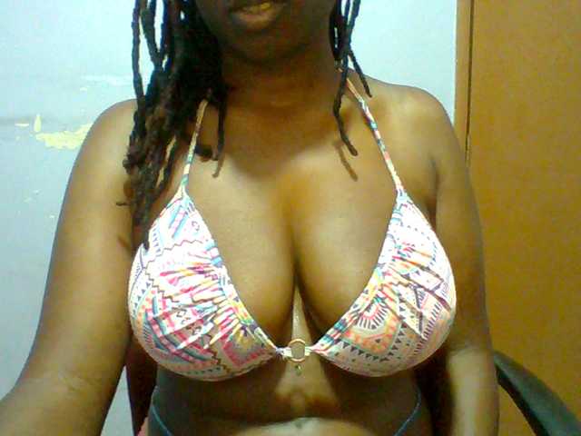 Sweet-petite live cam on BongaCams