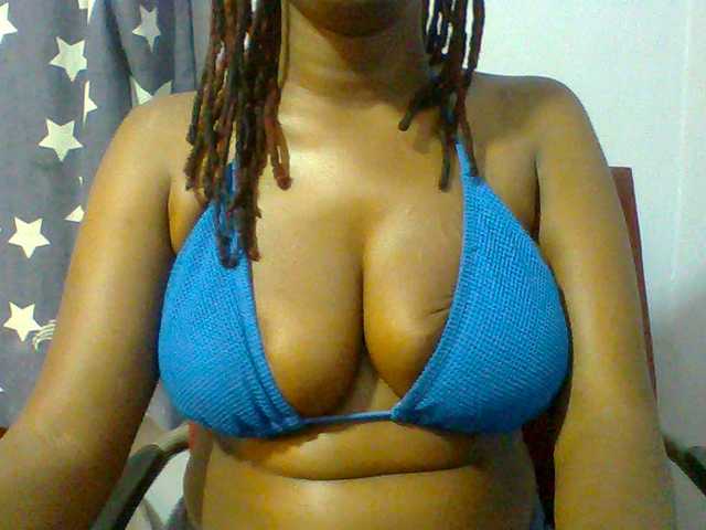 Sweet-petite live cam on BongaCams