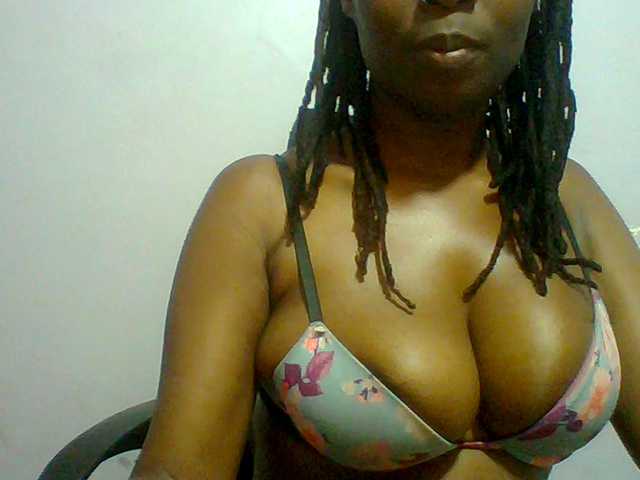 Sweet-petite live cam on BongaCams