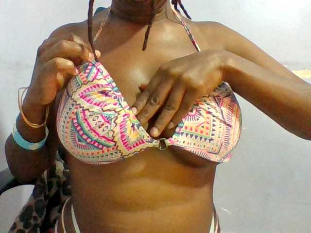 Sweet-petite live cam on BongaCams