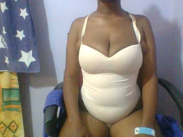 Sweet-petite live cam on BongaCams