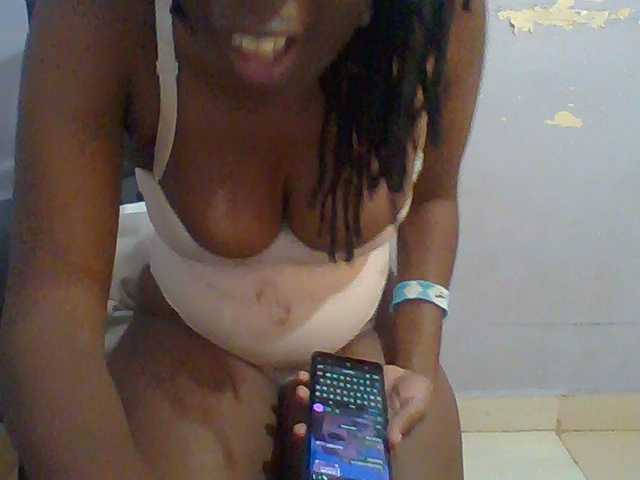 Sweet-petite live cam on BongaCams