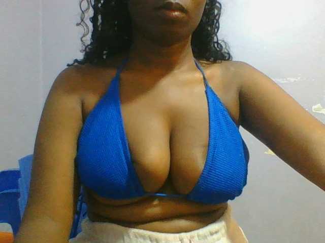 Sweet-petite live cam on BongaCams