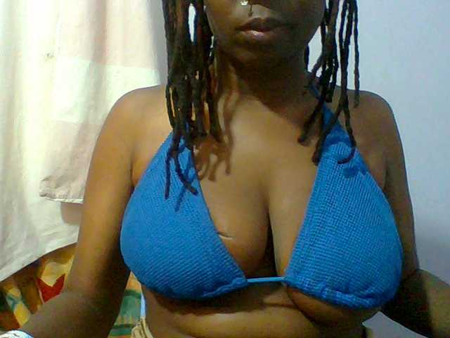 Sweet-petite live cam on BongaCams