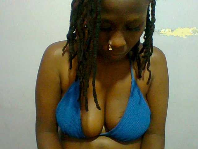 Sweet-petite live cam on BongaCams
