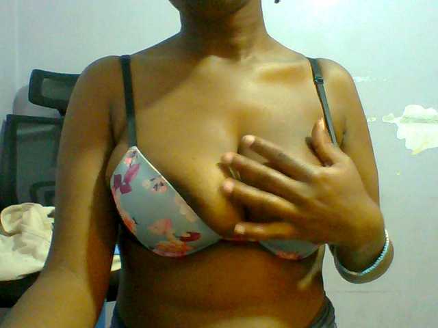 Sweet-petite live cam on BongaCams